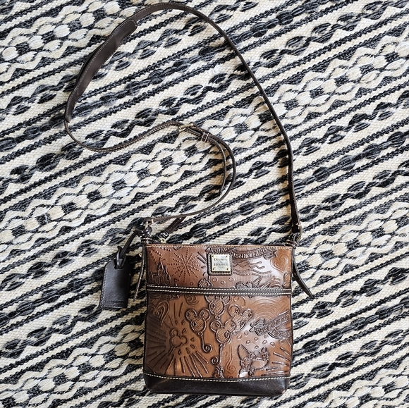 Disney Dooney & Bourke Sketch Brown Leather Crossbody - Picture 3 of 16